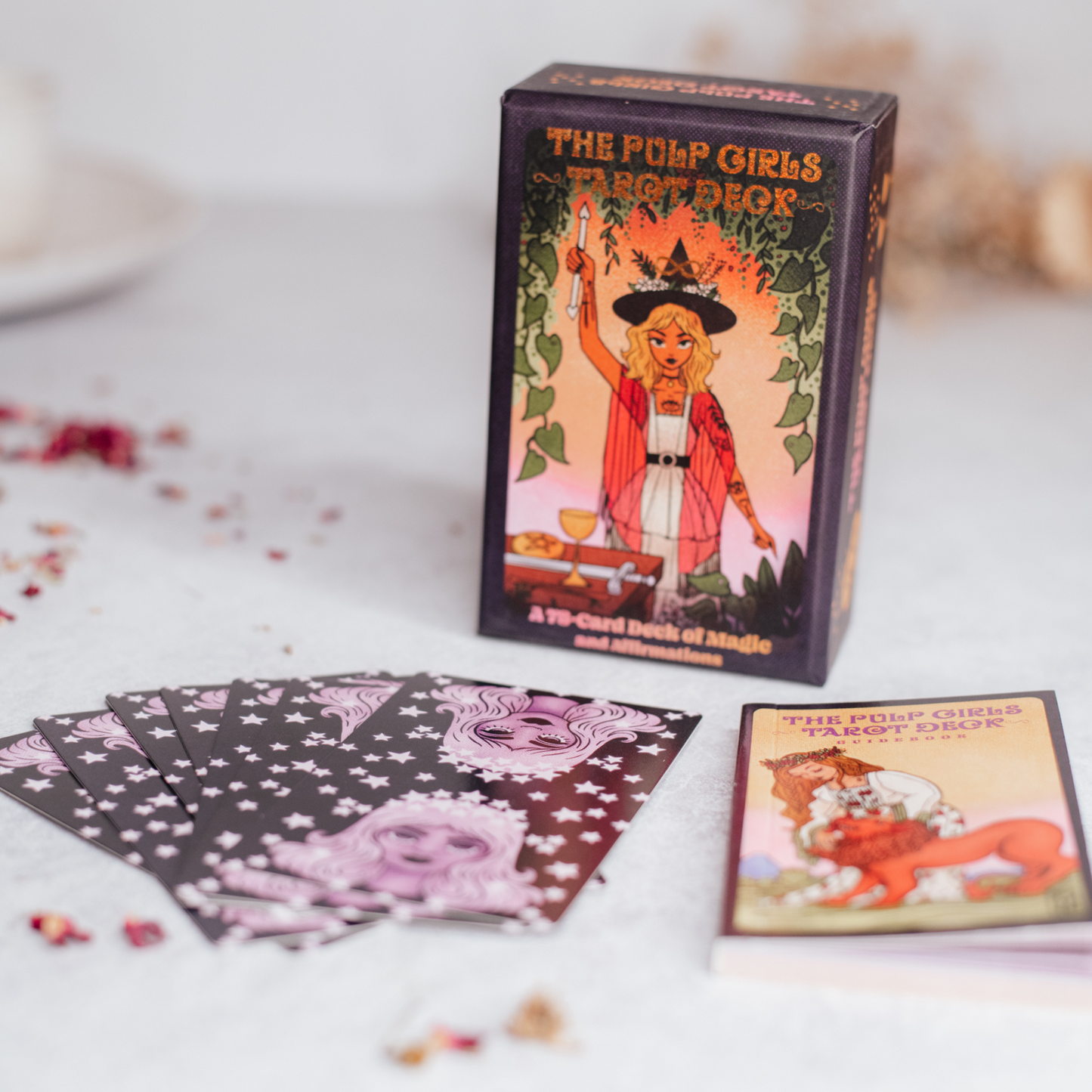 Pulp Girls Tarot Deck, The: A 78-Card Deck of Magic and Affirmations